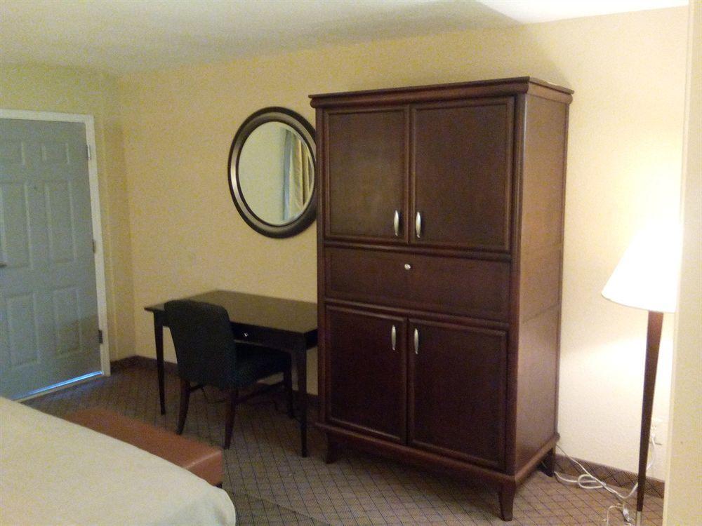 האמבל Travel Inn & Suites מראה חיצוני תמונה