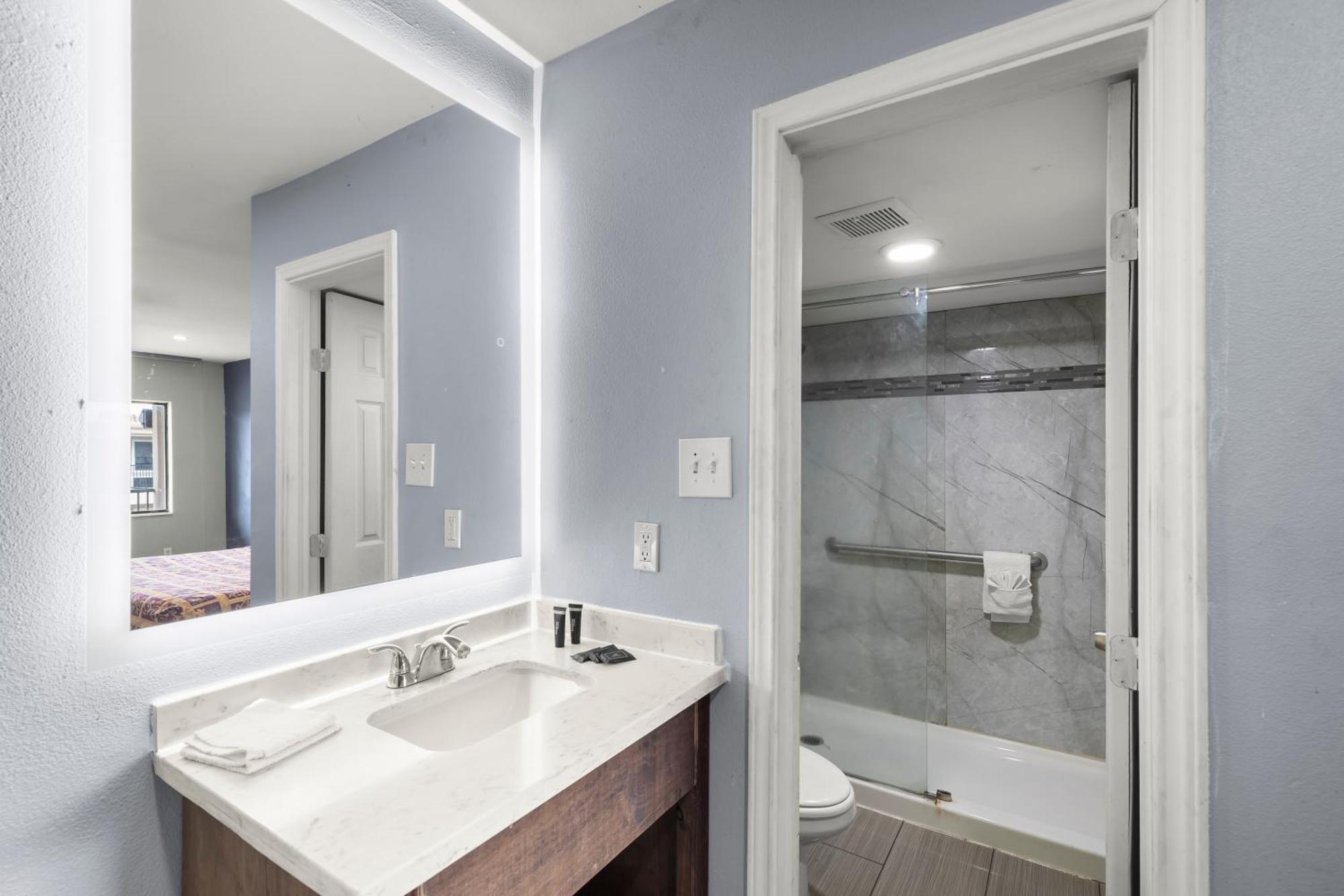 האמבל Travel Inn & Suites מראה חיצוני תמונה