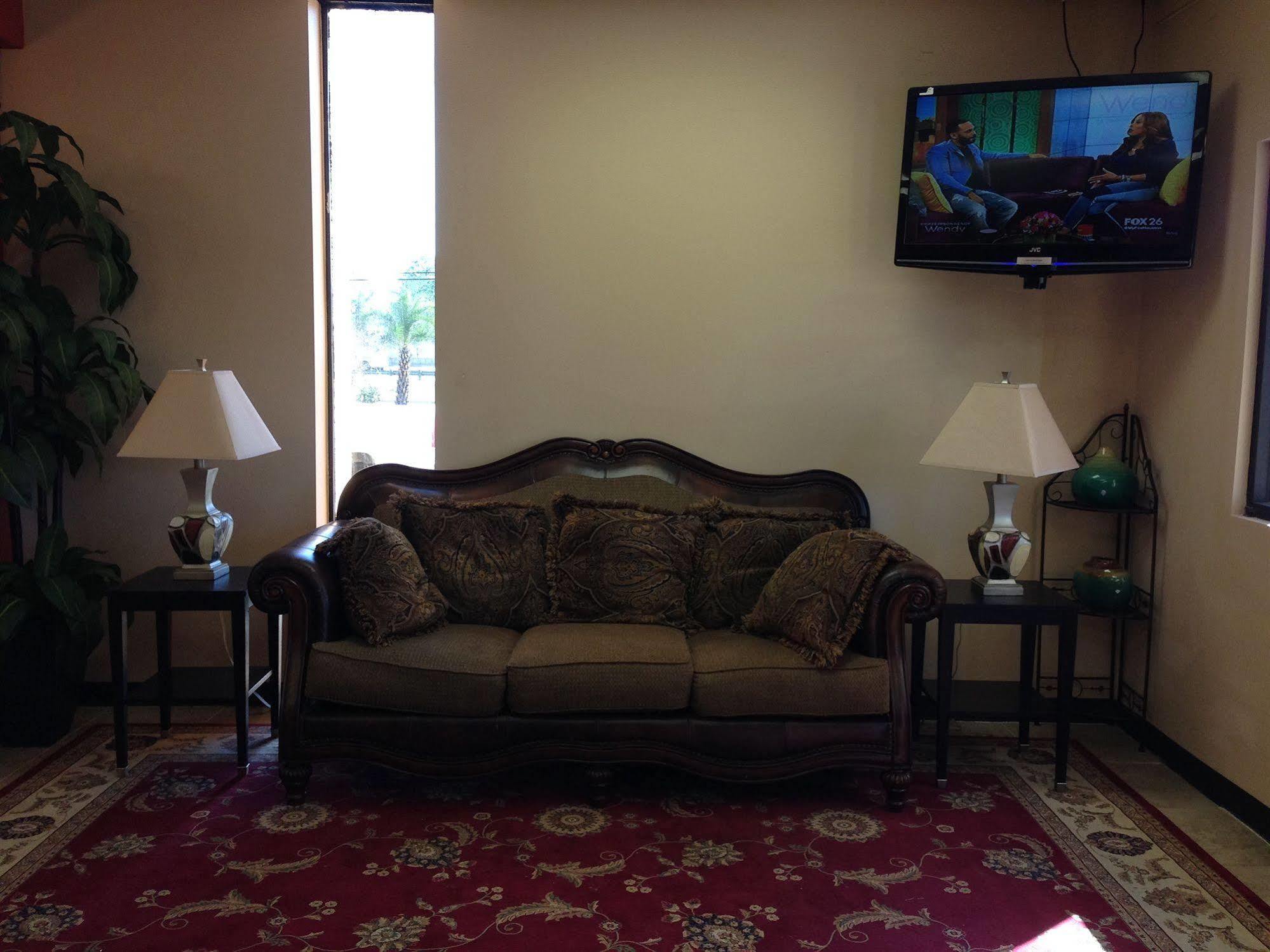 האמבל Travel Inn & Suites מראה חיצוני תמונה