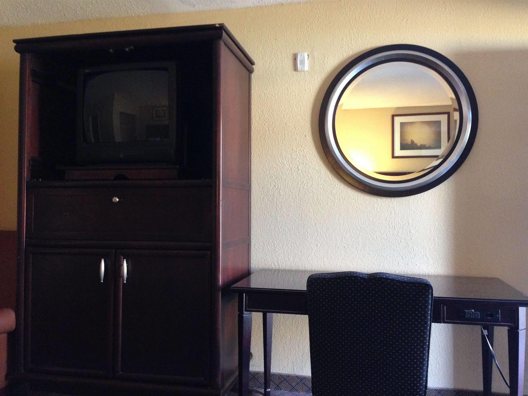 האמבל Travel Inn & Suites מראה חיצוני תמונה