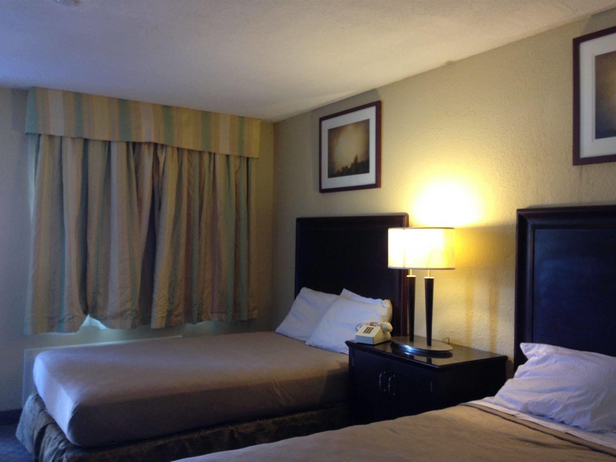 האמבל Travel Inn & Suites מראה חיצוני תמונה