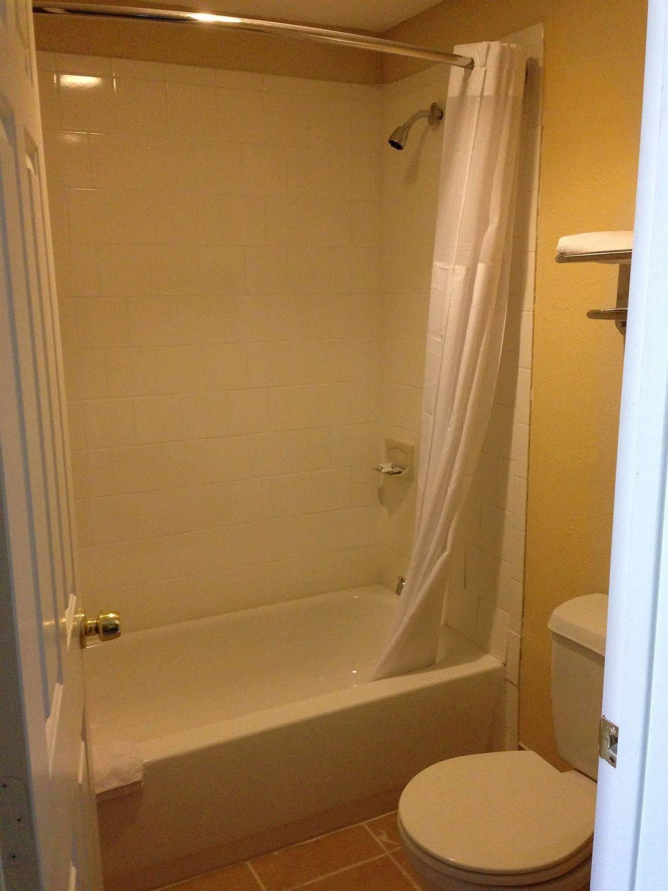 האמבל Travel Inn & Suites מראה חיצוני תמונה